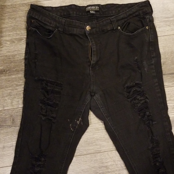 Forever 21 plus ripped Jean's - Picture 2 of 7